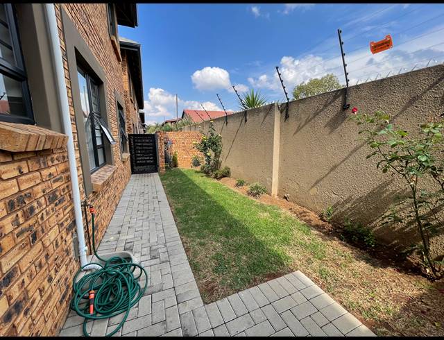 3 BEDROOM SECTIONAL TITLE FOR SALE IN RAVENSWOOD